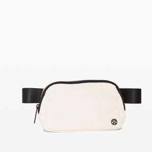 Everywhere Belt Bag Opal White/Black